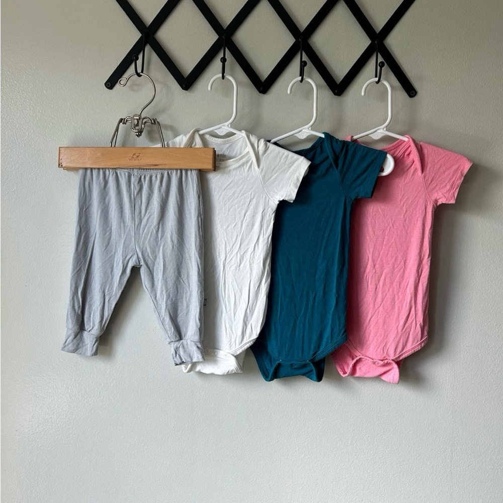 Set of Baby Kyte Baby Bodysuits and Pants in Pink, Blue, White, and Gray